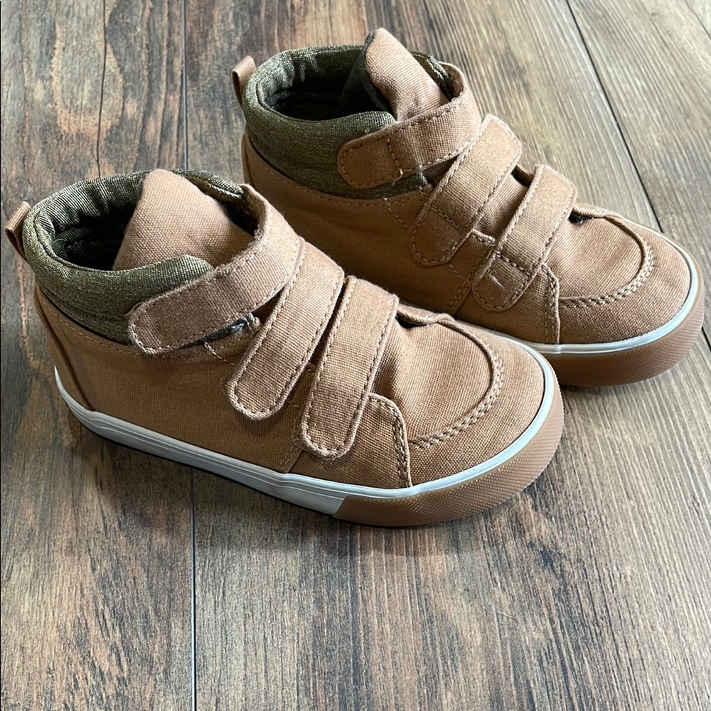 Brown Kids High-Top Sneakers, size 9